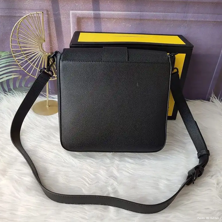 Vintage HOT Black Cuoio Medium Leather Romano Messenger Fendi In Baguette 0426